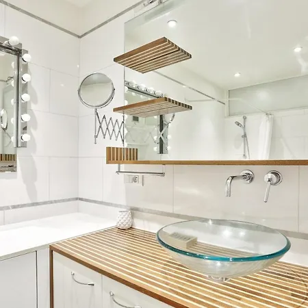 Apartment - Quartier Montmartre Free Netflix